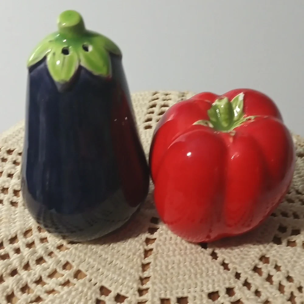 Made In Japan Regular Size Salt & Pepper Set - 🍅 🍆 Tomato & Eggplant NWOT